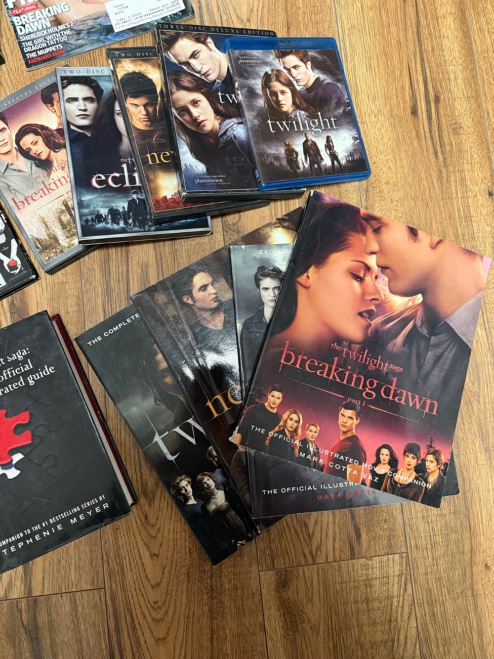 Twilight Saga Collector Lot - Books, DVDs & Extras - Picture 2 of 11